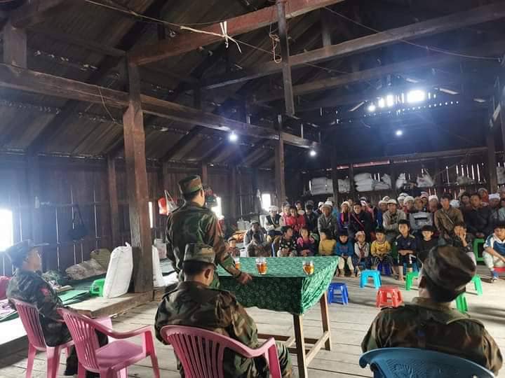 (TNLA ဒုဥက္ကဌ ကုန်းသာရွာသို့ သွားရောက်စစ်ဆေးပြီး ဒေသခံများနှင့် တွေ့ဆုံစဥ်၊ဓာတ်ပုံ - TNLA)