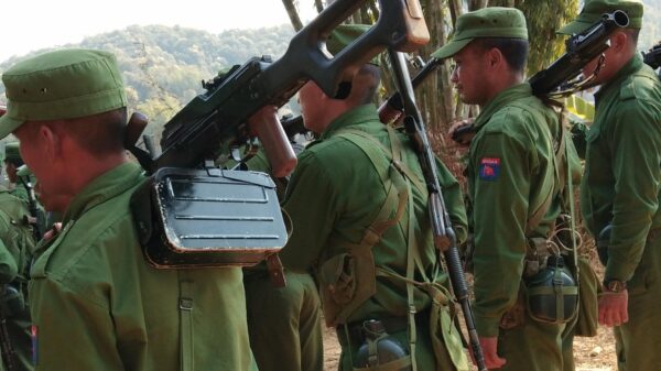 MNDAAမှ ရဲဘော်များအား တွေ့ရစဥ်၊ ဓာတ်ပုံ - The Kokang