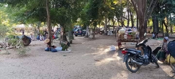(ထွက်ပြေးတိမ်းရှောင်နေရသော ပြည်သူများ၊ ဓာတ်ပုံ-ဒီပဲယင်းမြို့နယ် ညီနောင်များအဖွဲ့)