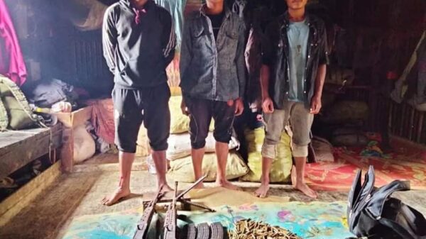 ဟားခါးရှိ စစ်ကောင်စီတပ်ဖွဲ့ဝင် ၄ဦး လက်နက်ခဲယမ်းများနှင့်အတူအလင်းဝင်