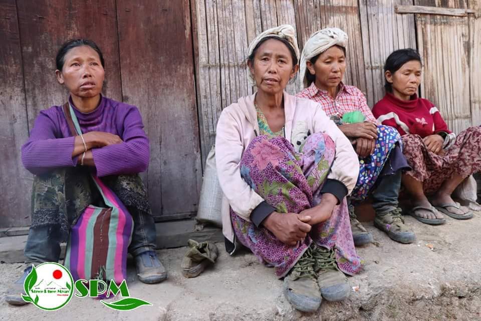 (နမ့်ဆန်တိုက်ပွဲ​ကြောင့်​ ၈ ရက်ကြာ​ပျောက်​နေရာမှ ပြန်​​ရောက်လာ​သော​ဒေသခံများ ။ဓါတ်ပုံ-​ရွှေဖီ​မြေသတင်းဌာန)