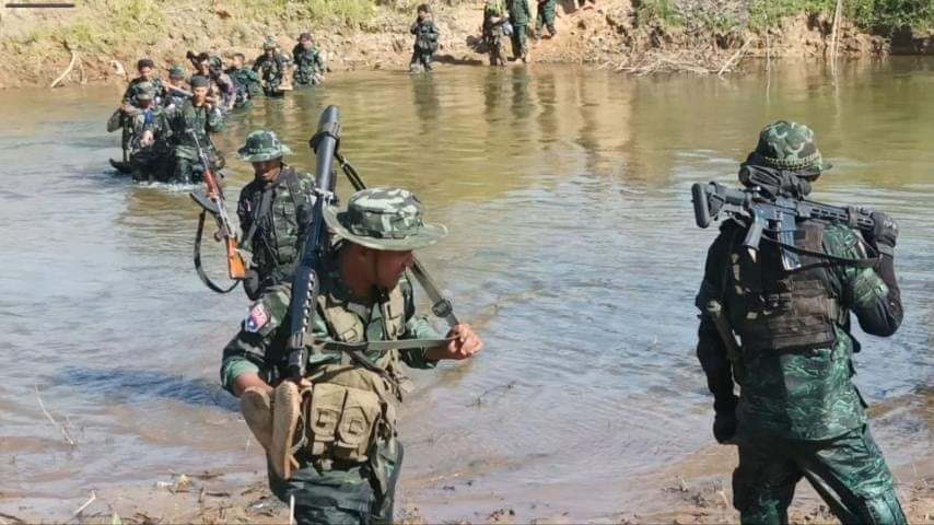 တိုက်ပွဲများပြန်ဖြစ်လာနေသည့် ကော့ကရိတ်မြို့နယ်ထဲကို စစ်တပ်က လေယာဥ်နှင့် ဗုံးကြဲ
