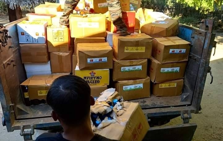 ဖျက်ဆီးထားသော အရက်ပုလင်းများအား တွေ့ရစဥ်၊ဓာတ်ပုံ-MVRF