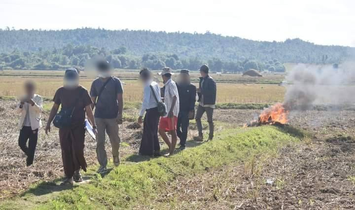 ဖမ်းဆီးရမိသောဘိန်းဖြူများအား ဖျက်ဆီးနေစဥ်၊ဓာတ်ပုံ- ကောလင်းမြို့နယ်ပြည်သူ့အုပ်ချုပ်ရေး(ပအဖ)