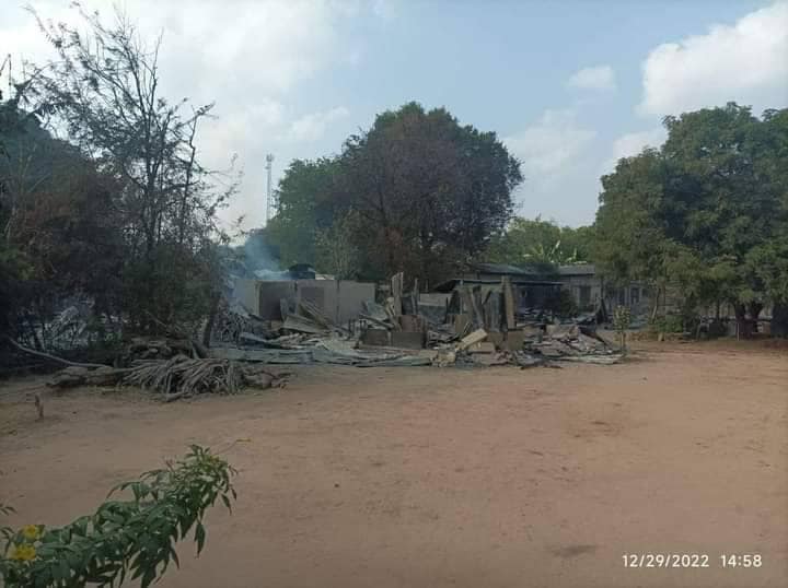 မန်ကျည်းလေးပင်ရွာ မီးရှို့ဖျက်ဆီးခံရပြီးနောက် တွေ့ရစဥ်၊ ဓာတ်ပုံ-We Love Myaing