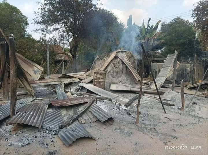 မန်ကျည်းလေးပင်ရွာ မီးရှို့ဖျက်ဆီးခံရပြီးနောက် တွေ့ရစဥ်၊ ဓာတ်ပုံ-We Love Myaing