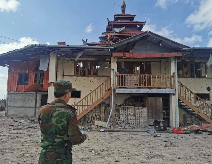 (TNLA ဒုဥက္ကဌ ကုန်းသာရွာသို့ သွားရောက်စစ်ဆေးပြီး ဒေသခံများနှင့် တွေ့ဆုံစဥ်၊ဓာတ်ပုံ - TNLA)