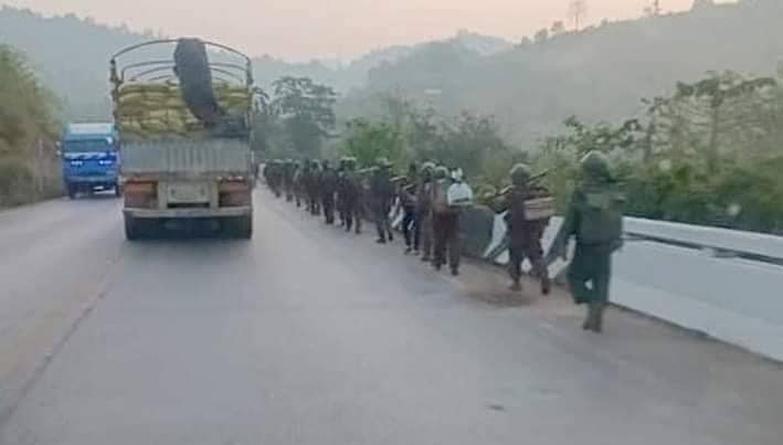 ပြီးခဲ့သည့်မတ်လအတွင်းက ကော့ကရိတ်နယ် တောနော်ရေတံခွန်အနီးတွင် ကုန်တင်ကားတစ်စီး မီးရှို့ခံထားရစဉ်၊ ဓာတ်ပုံ - CJ