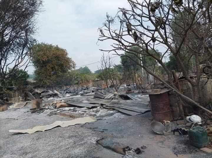 မန်ကျည်းလေးပင်ရွာ မီးရှို့ဖျက်ဆီးခံရပြီးနောက် တွေ့ရစဥ်၊ ဓာတ်ပုံ-We Love Myaing