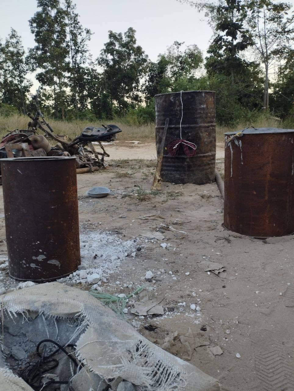 အသုံးပြုခဲ့သောပေပါမိုင်းများအား တွေ့ရစဥ်၊ ဓာတ်ပုံ-မြိုင်(ပကဖ)