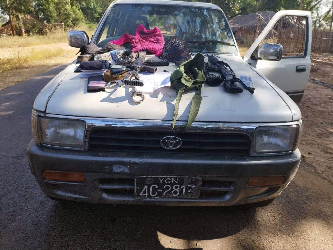 (သိမ်းဆည်းရမိသော ကားနှင့် လက်နက်ပစ္စည်းများအား တွေ့ရစဥ်၊ ဓာတ်ပုံ - Earthquake PDF)