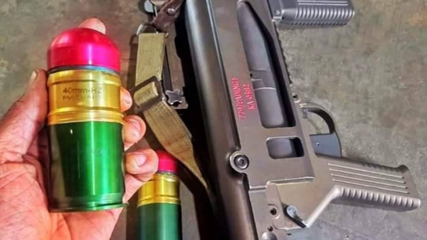 အသုံးပြုတိုက်ခိုက်ခဲ့သည့်(၄၀)မမ၊ စစ်ဆင်ရေးတစ်ခုတွင် တွေ့ရသည့် Lightning People Defence Force အဖွဲ့သားတစ်ဦး၊ ဓာတ်ပုံ-LPDF