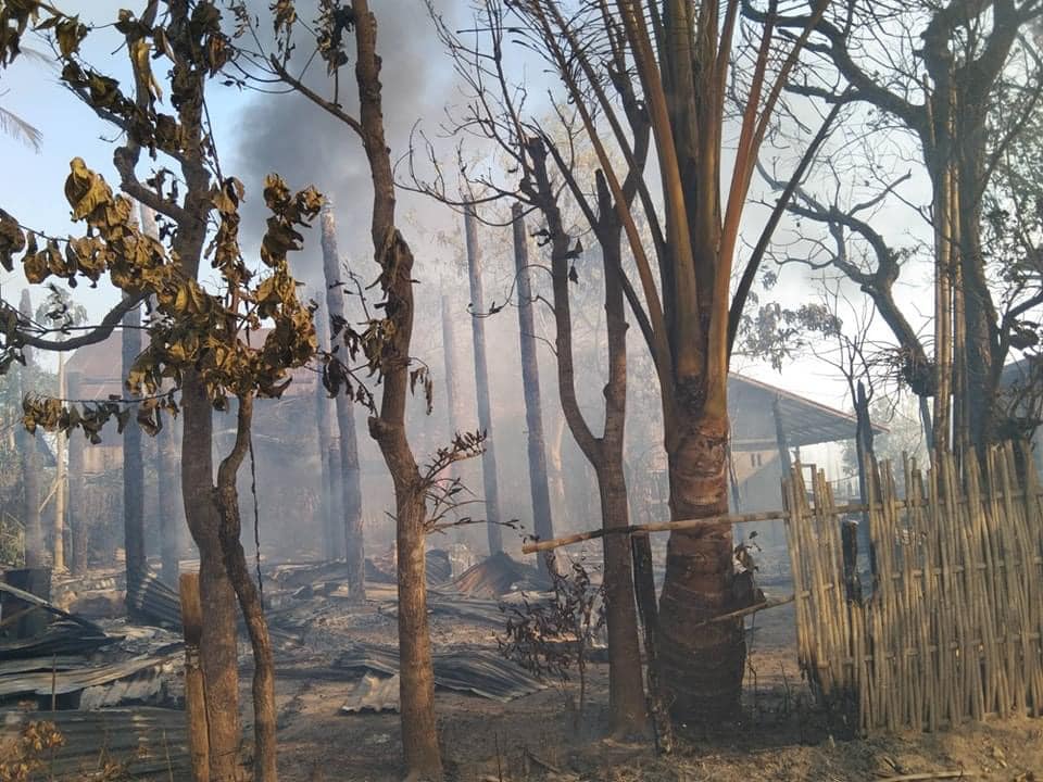 အင်းတော်နယ် စက်တောကုန်းကျေးရွာကို စစ်ကောင်စီတပ် မီးရှို့ဖျက်ဆီးပြီးနောက် တွေ့ရစဉ်၊ ဓာတ်ပုံ - IR