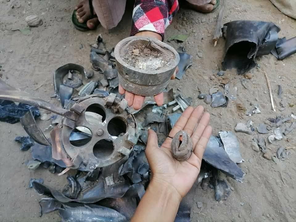 (စစ်ကောင်စီတပ်လေကြောင်းတိုက်ခိုက်မှုကြောင့် ကွယ်လွန်ခဲ့သူလေးဦးရုပ်အလောင်းနှင့် အပျက်အစီး ၊ကျည်ဆန်အစိတိအပိုင်းအချို့ ။ ။ဓါတ်ပုံ-YRPA)