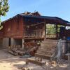 (တိုက်ပွဲဖြစ်စဉ်ကြောင့် ကော့နွဲကျေးရွာရှိ နေအိမ်တစ်လုံးပျက်စီးနေသည့် မြင်ကွင်းအား တွေ့ရစဉ်၊ ဓာတ်ပုံ - CJ)