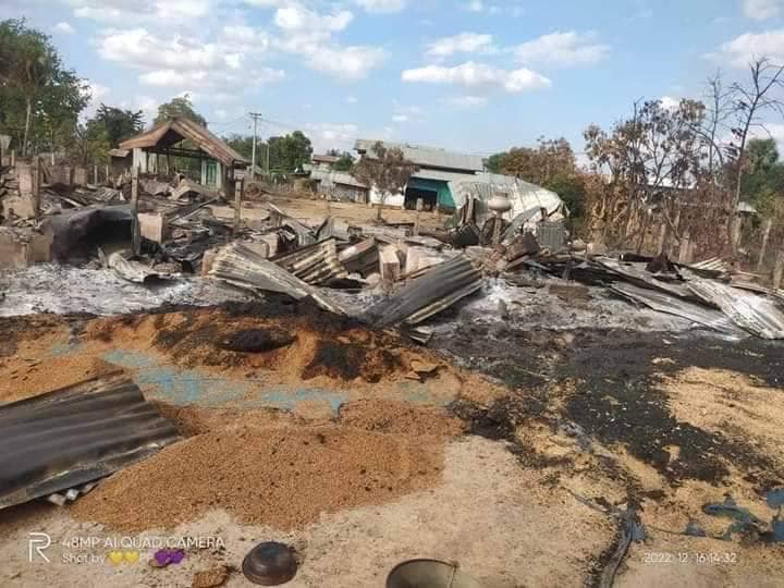 လင်းယဥ်ကျေးရွာ မီးလောင်ကျွမ်းပျက်စီးခဲ့စဥ်၊ ဓာတ်ပုံ-Cj
