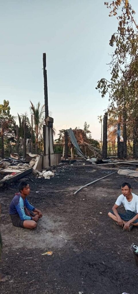 အင်းတော်နယ် စက်တောကုန်းကျေးရွာကို စစ်ကောင်စီတပ် မီးရှို့ဖျက်ဆီးပြီးနောက် တွေ့ရစဉ်၊ ဓာတ်ပုံ - IR
