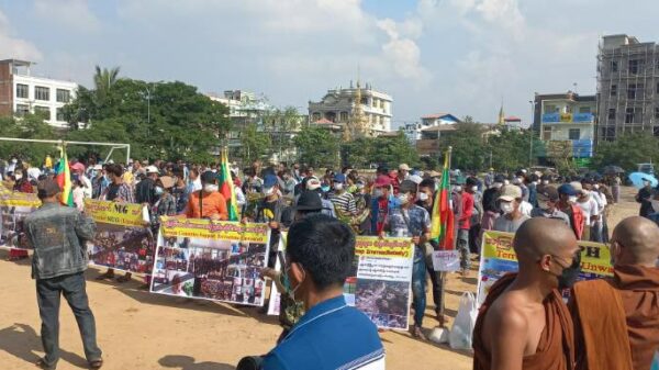 မဘသနဲ့စစ်အုပ်စုဆန္ဒပြပွဲကို လူမှုကွန်ရက်မှာတင်သူ အမျိုးသမီးဖမ်းဆီးခံရ