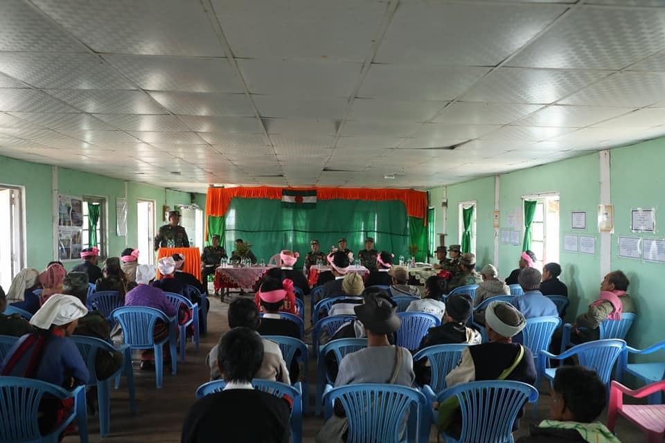 (တအာင်းတပ်မတော်(PSLF/TNLA) ထိပ်ပိုင်းခေါင်းဆောင်များ ကုန်းသာရွာသို့ သွားရောက်တွေ့ဆုံခဲ့ပြီး ကျေးရွာများနှင့် စစ်ဘေးသင့် ပြည်သူများအား တွေ့ဆုံနေစဥ်၊ ဓာတ်ပုံ - news & information department)
