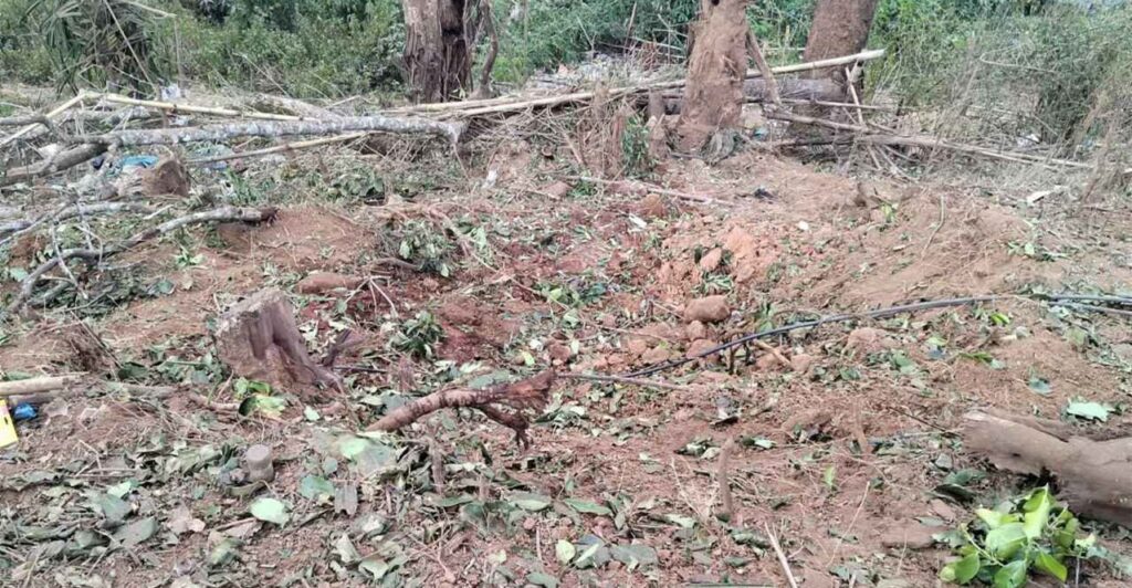 (အာဏာသိမ်းစစ်ကောင်စီတပ်က ညသန်းခေါင်အချိန်တွင် MNDAA၏ မုံးကိုးဒေသရှိခံတပ်ကို Su-30တိုက်လေယာဉ်ဖြင့် လာရောက်ပစ်ခတ်တိုက်ခိုက်ပြီးနောက် တွေ့ရစဥ်၊ ဓာတ်ပုံ - The Kokang)