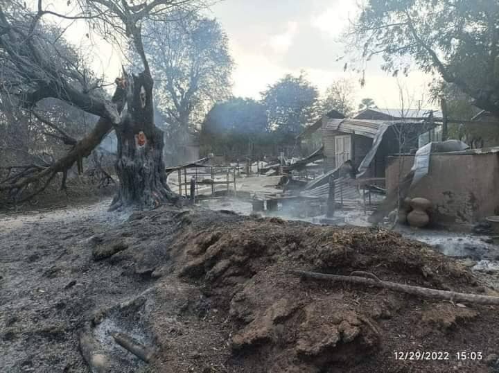 မန်ကျည်းလေးပင်ရွာ မီးရှို့ဖျက်ဆီးခံရပြီးနောက် တွေ့ရစဥ်၊ ဓာတ်ပုံ-We Love Myaing