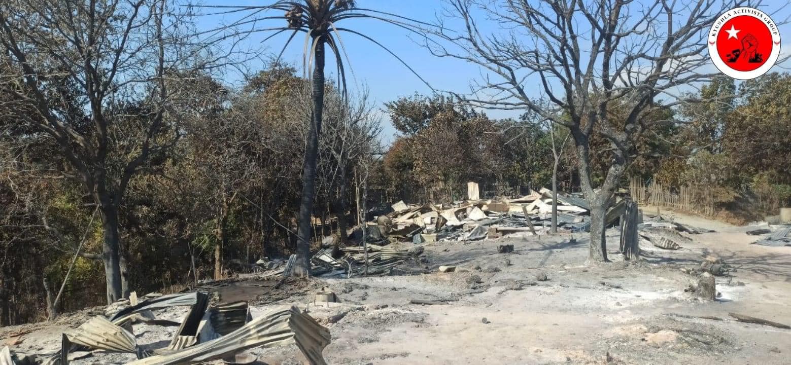 စစ်ကောင်စီတပ်က ကျေးရွာအား မီးရှို့ဖျက်ဆီးထားစဉ်နှင့် အမျိုးသားသုံးဦးအား မီးရှို့ပြီးနောက် တွေ့ရသော ပြာပုံအရိုးစုများ၊ ဓာတ်ပုံ - ကျွန်းလှ- ကန့်ဘလူ တက်ကြွလှုပ်ရှားသူများအဖွဲ့