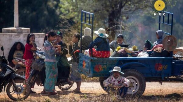 (ဖယ်ခုံနှင့် မိုးဗြဲမြို့နယ်များမှ စစ်ဘေးရှောင်ပြည်သူများအား တွေ့ရစဥ်၊ ဓာတ်ပုံ - KRC)