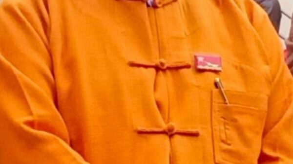 ဒီချုပ်ပါတီအတွင်းရေးမှူး ဦးမြင့်ကြည်