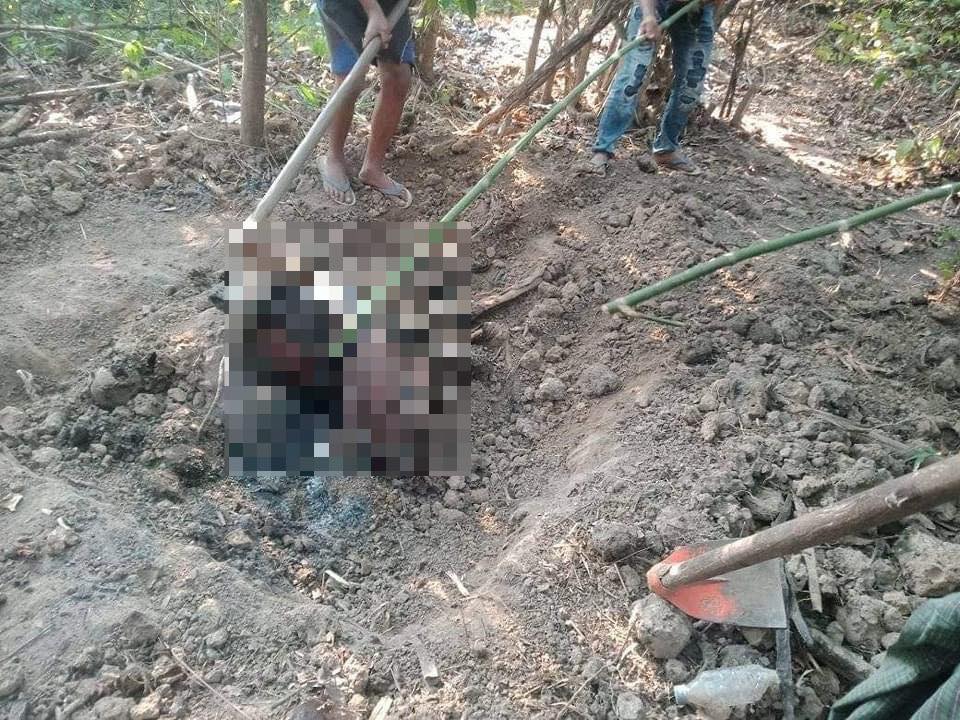 စစ်ကောင်စီတပ်သတ်ဖြတ်ထားသည့် ရုပ်အလောင်များအား တွေ့ရစဉ်၊ ဓာတ်ပုံ - IR
