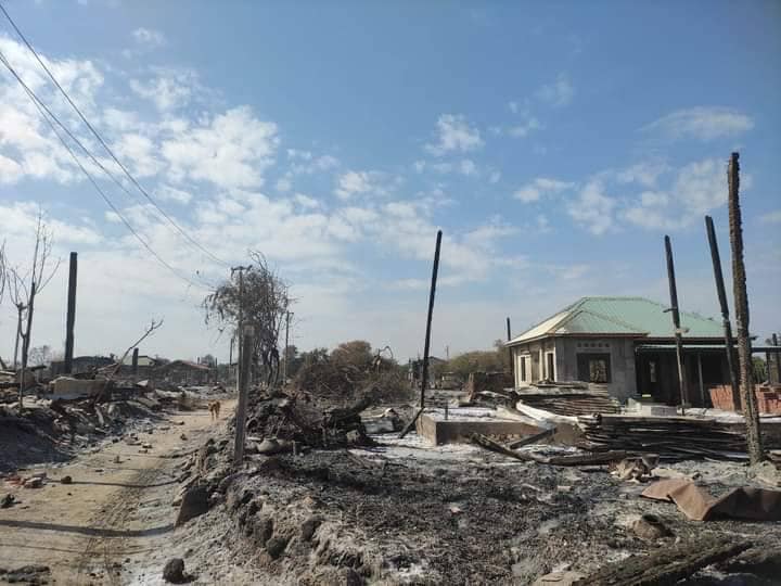 ဒီဇင်ဘာ၂၁ ရက်က မိုးသောက်(ဘောက်သောက်) ကျေးရွာအုပ်စု၊ လင်းယဉ် ၅ ရွာသို့ စစ်အုပ်စု မီးရှို့ဖျက်ဆီးသွားစဥ်၊ ဓာတ်ပုံ - CJ