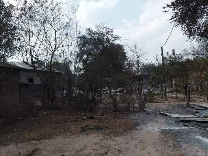 မန်ကျည်းလေးပင်ရွာ မီးရှို့ဖျက်ဆီးခံရပြီးနောက် တွေ့ရစဥ်၊ ဓာတ်ပုံ-We Love Myaing