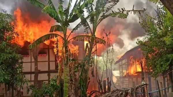 ယခင်လပိုင်းအတွင်းက တောကျောင်းလေးနှင့် နဂါးဗိုလ်ကျေးရွာတို့အား စစ်ကောင်စီတပ်က မီးရှို့ခဲ့စဥ်(ပုံအဟောင်းဖြစ်ပါသည်)၊ ဓာတ်ပုံ-Chaung U Revolution