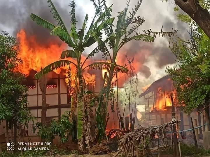 ယခင်လပိုင်းအတွင်းက တောကျောင်းလေးနှင့် နဂါးဗိုလ်ကျေးရွာတို့အား စစ်ကောင်စီတပ်က မီးရှို့ခဲ့စဥ်(ပုံအဟောင်းဖြစ်ပါသည်)၊ ဓာတ်ပုံ-Chaung U Revolution