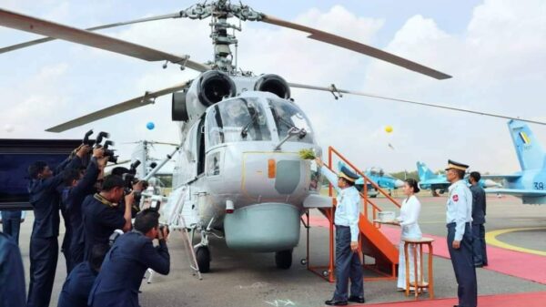 စစ်ကောင်စီခေါင်းဆောင်ကို လေတပ်အခမ်းအနားမှာတွေ့ရစဉ်