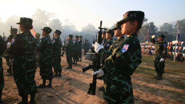 (KNU မှ အမျိုးသမီးတပ်သားများအား တွေ့ရစဥ်၊ ဓာတ်ပုံ - transbordernews)