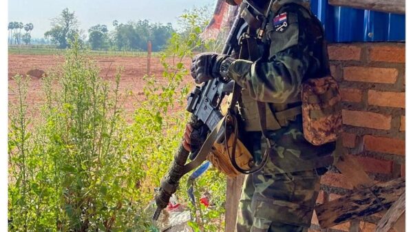(KNLA/PDF ပူးပေါင်းတပ်မှ ရဲဘော်များအား ကော့ကရိတ်တိုက်ပွဲအတွင်း တွေ့ရစဉ်၊ ဓာတ်ပုံ - တောင်ပိုင်းစစ်ဒေသနှင့်သတင်းပြန်ကြားရေး)