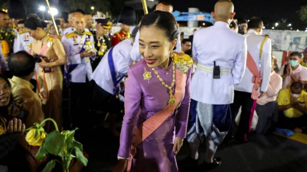 ထိုင်းဘုရင်ရဲ့ အကြီးဆုံး သမီးတော် ရုတ်တရက် နှလုံးဖောက် လဲကျလို့ ဆေးရုံတင်ထားရ