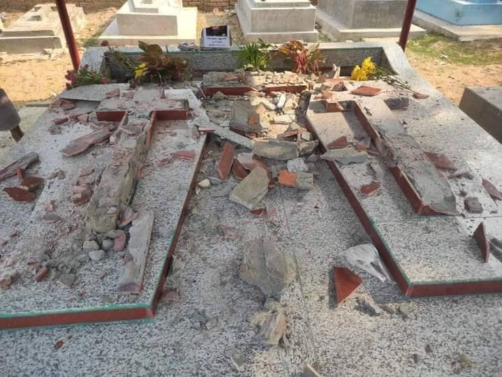 မီးရှို့ဖျက်ဆီးခံရသော ခရစ်ယာန်ဘုရားရှိခိုးကျောင်းနှင့် ဘုန်းတော်ကြီးကျောင်းအဆောက်အအုံများအား တွေ့ရစဉ်၊ ဓာတ်ပုံ-People's Defense Comrade