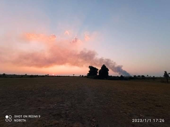 အလယ်ရှိုကျေးရွာ မီးလောင်ကျွမ်းနေစဥ်၊ ဓာတ်ပုံ - Cj