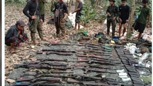 (ပြီးခဲ့သည့် မတ်လအတွင်းက ဖာပွန်ခရိုင်အတွင်း ဖြစ်ပွားသည့်တိုက်ပွဲမှ ရရှိသည့် လက်နက်ခဲယမ်းများနှင့် ဖမ်းဆီးမိသည့် စစ်သုံ့ပန်းများ)