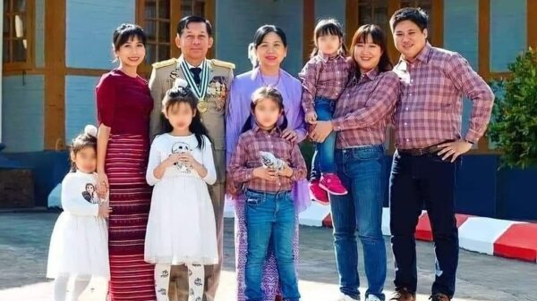 (အာဏာသိမ်းစသ်​ခေါင်း​ဆောင် မိသားစု။ ဓါတ်ပုံ-JFM)