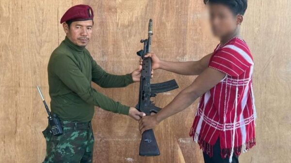 (ယနေ့ နံနက်ပိုင်းက အလင်းဝင်လာသည့် စစ်ကောင်စီတပ်သား၊ ဓာတ်ပုံ - ကန္တရဝတီ)