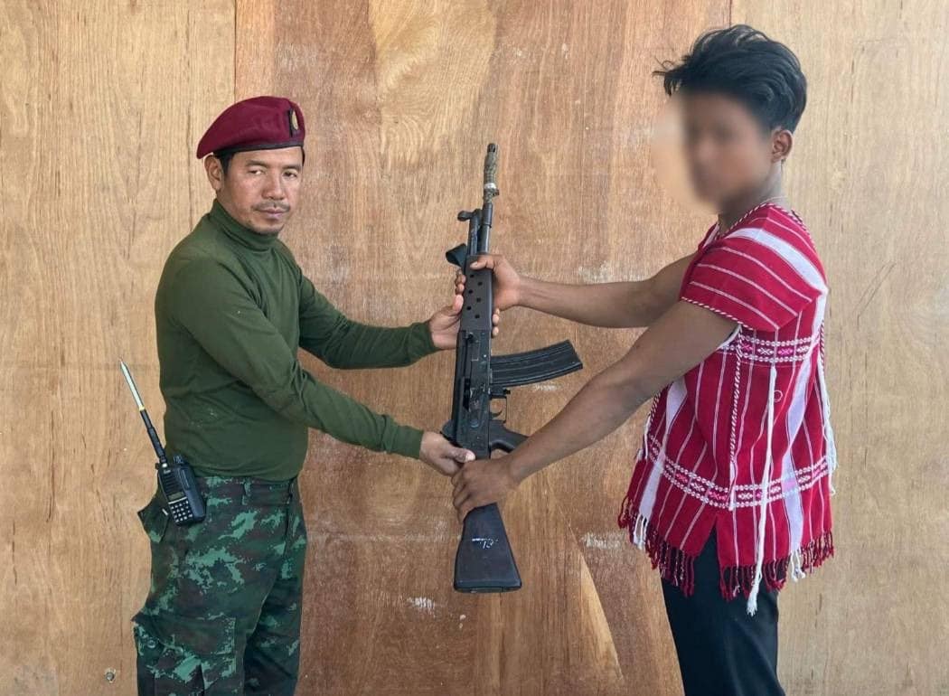(ယနေ့ နံနက်ပိုင်းက အလင်းဝင်လာသည့် စစ်ကောင်စီတပ်သား၊ ဓာတ်ပုံ - ကန္တရဝတီ)