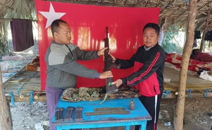 ပုလဲမြို့နယ်တွင် CDM တပ်သားအား ပြည်သူ များကပါ ဆုငွေချီးမြှင့်၊ စုစုပေါင်း ကျပ်သိန်း၈၀ ရ