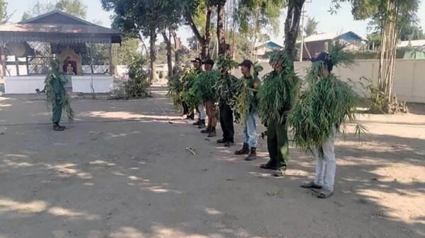 ကန့်ဘလူမြို့နယ်၊ မှော်တောရွာ၌ စစ်အုပ်စုက ပျူများအား သင်တန်းပေးနေစဥ်၊ ဓာတ်ပုံ-Cj