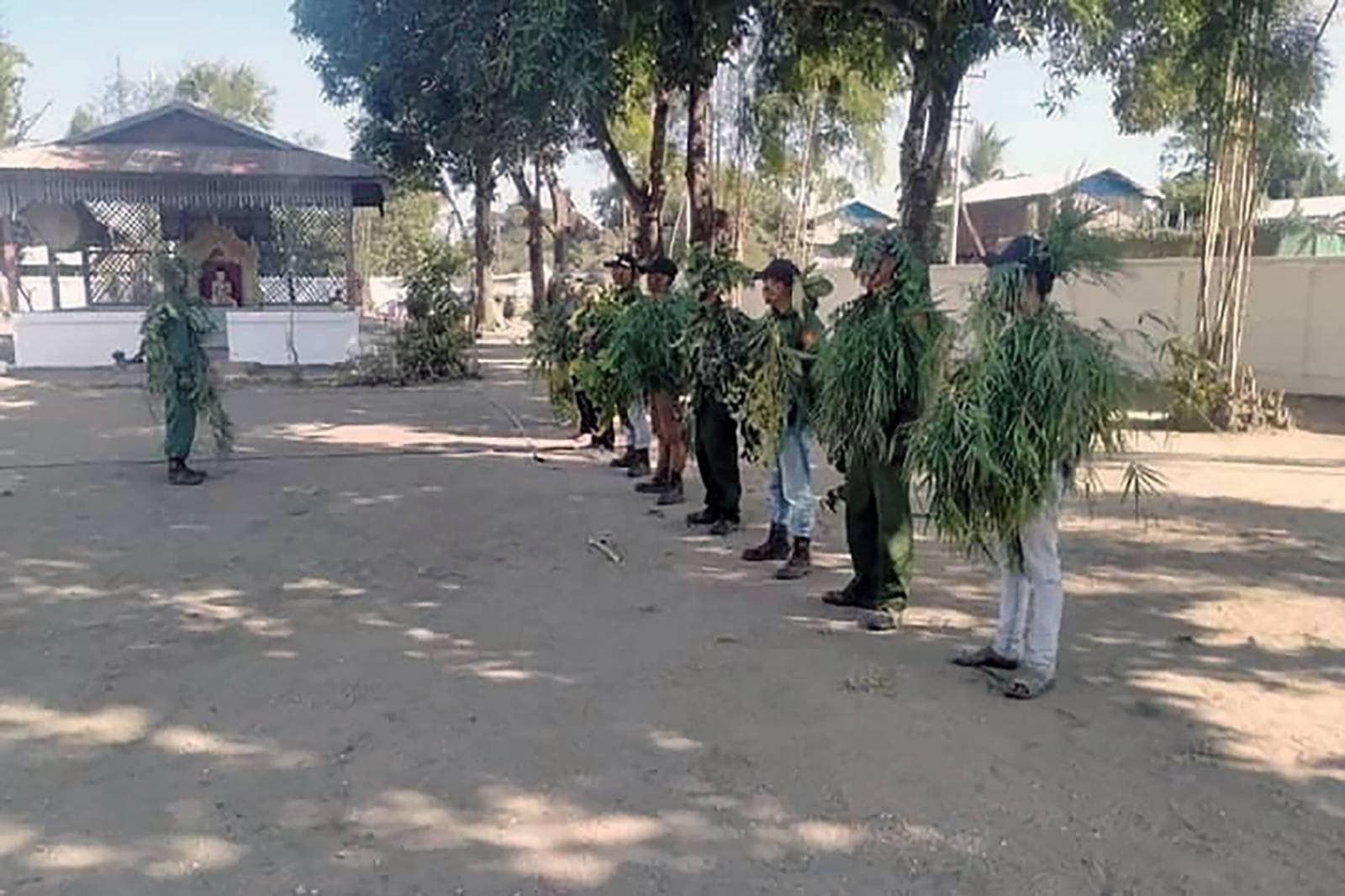 ကန့်ဘလူမြို့နယ်၊ မှော်တောရွာ၌ စစ်အုပ်စုက ပျူများအား သင်တန်းပေးနေစဥ်၊ ဓာတ်ပုံ-Cj