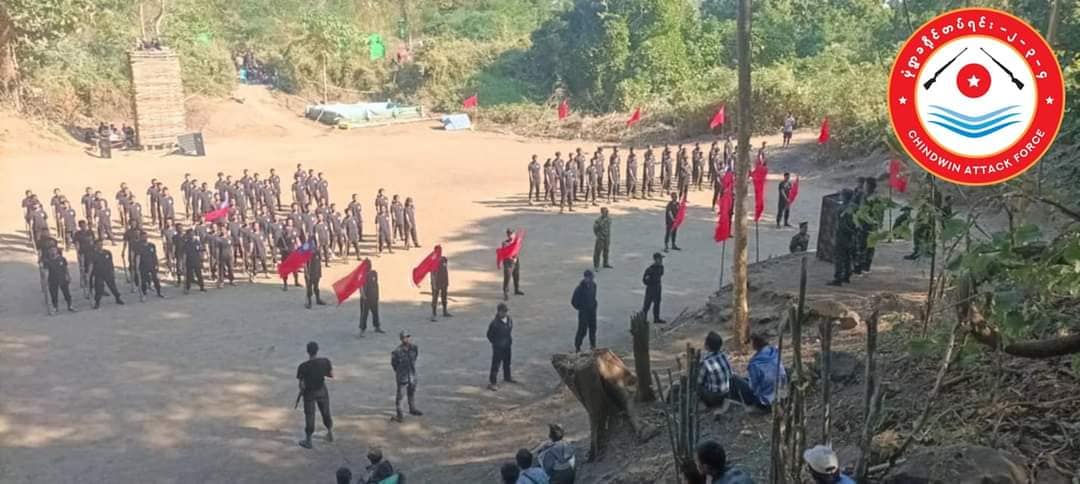 မုံရွာခရိုင်ပြည်သူကာကွယ်ရေးတပ်မတော် (Chindwin Attack Force)မှ တပ်ဖွဲ့ဝင်များ ။ဓါတ်ပုံ-CAF
