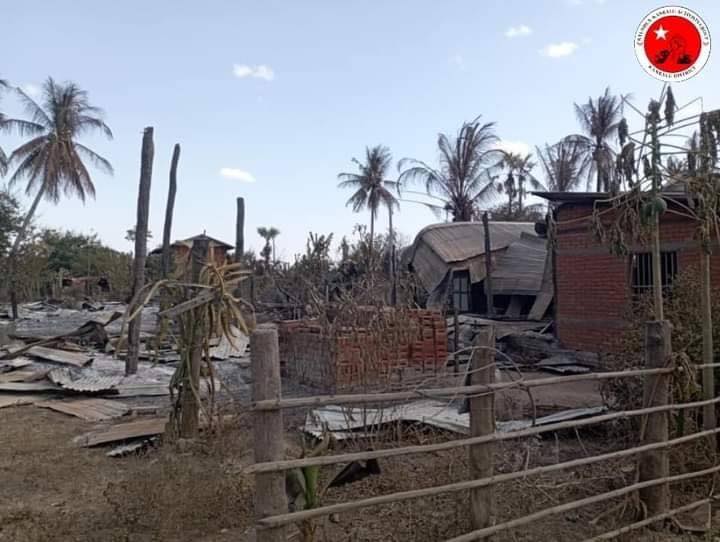 ထန်းပင်ကုန်းရွာနှင့် ကြာတကန်ကျေးရွာတို့အား မီးရှို့ဖျ​က်ဆီးသတ်ဖြတ်သွားပြီးနောက် တွေ့ရစဥ်၊ ဓာတ်ပုံ - ကျွန်းလှ-ကန့်ဘလူ တက်ကြွလှုပ်ရှားသူများအဖွဲ့