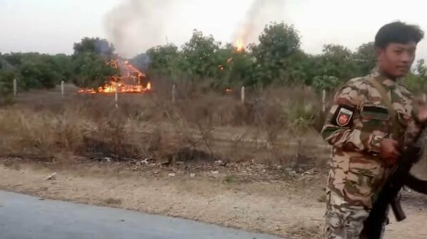 ဝက်လက်မြို့ပေါ်ရှိ စစ်ကောင်စီတပ်စွဲရာနေရာများအား ရော့ကတ်များဖြင့် ပစ်ခတ်တိုက်ခိုက်
