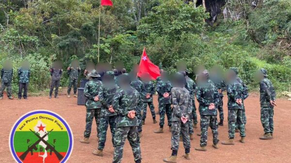 အင်းလေး PDF တပ်ဖွဲ့ဝင်တွေကိုတွေ့ရစဉ်(ပုံဟောင်း)